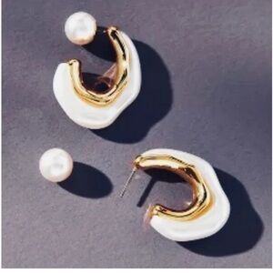 ✨ Anthropologie Irregular Gold Chunky Pearl Hoop Earrings ✨ with GIFT BOX 🎁